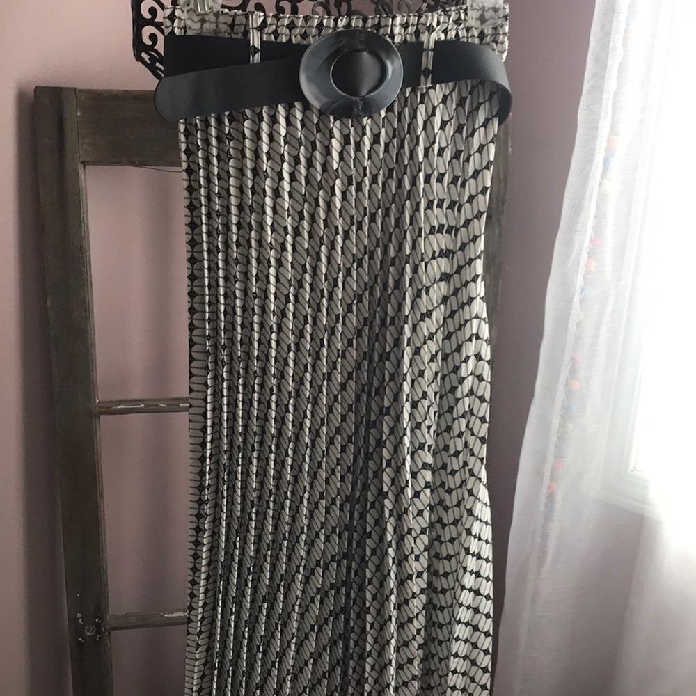 Black and White Pleated Skirt with Belt